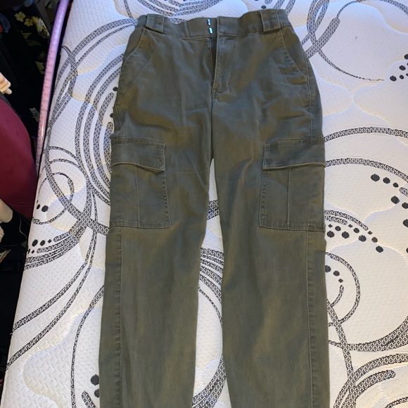 Hollister Ultra High Rise Cargo Joggers - Picture 2 of 4